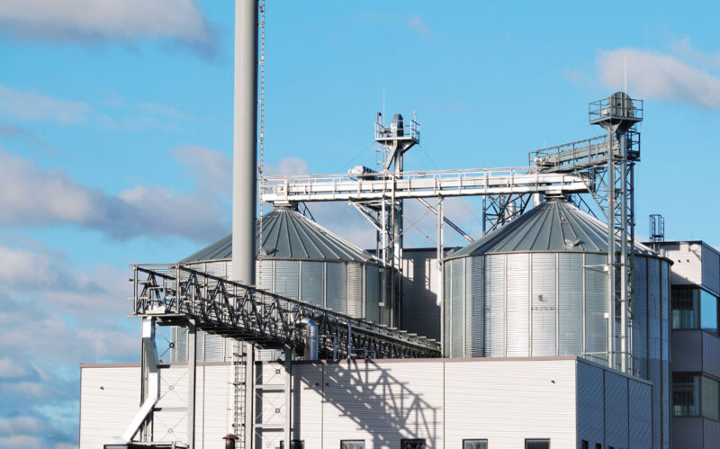 メーカーと顧客をつなぐ、確実な調達と品質管理。